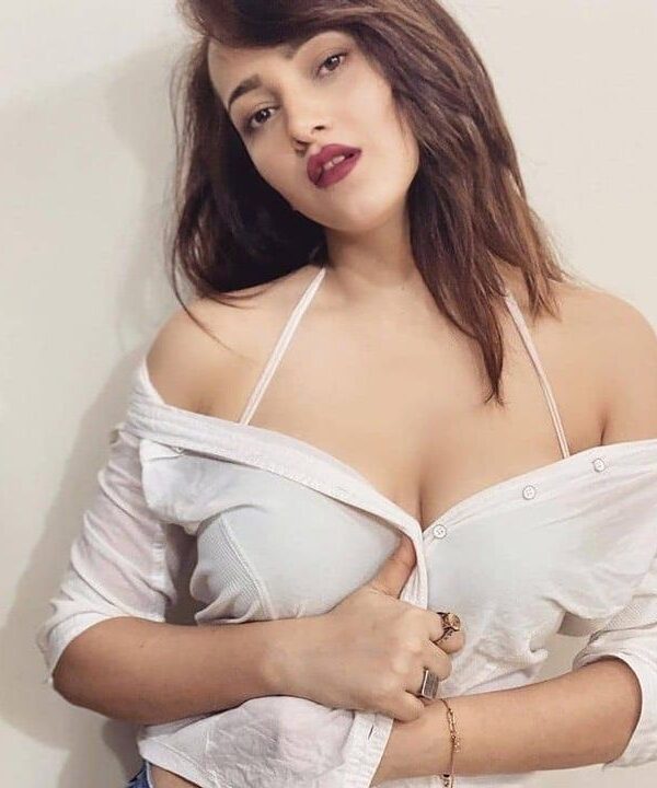 0556255850 juicy Indian escort in warner bros world