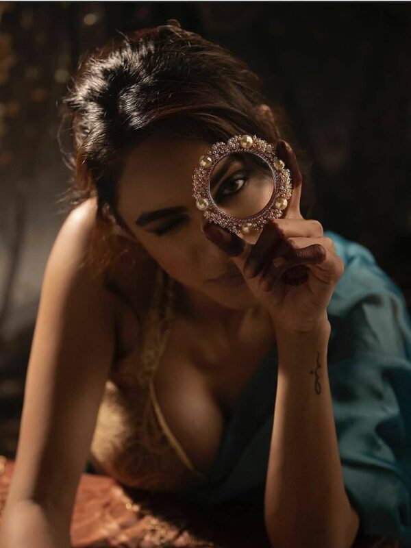 0556255850 dazzling Indian escort in warner bros world